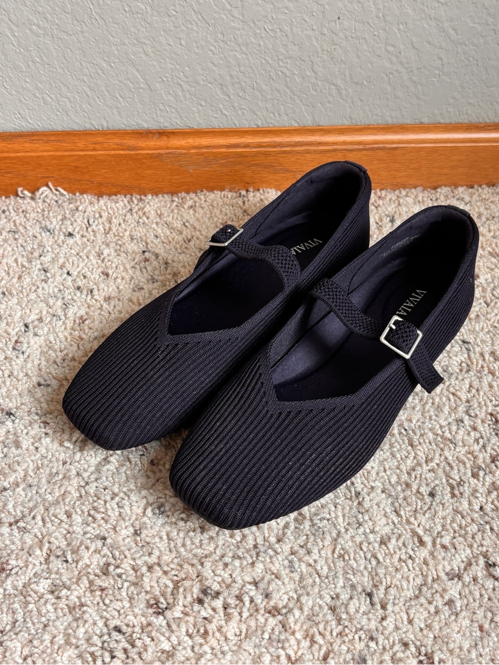 Vivaia Women's U.S. 9 navy blue Ribbed Mary Jane Flats with Buckle Strap